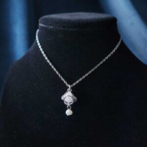 Vintage white pearl and silver necklace